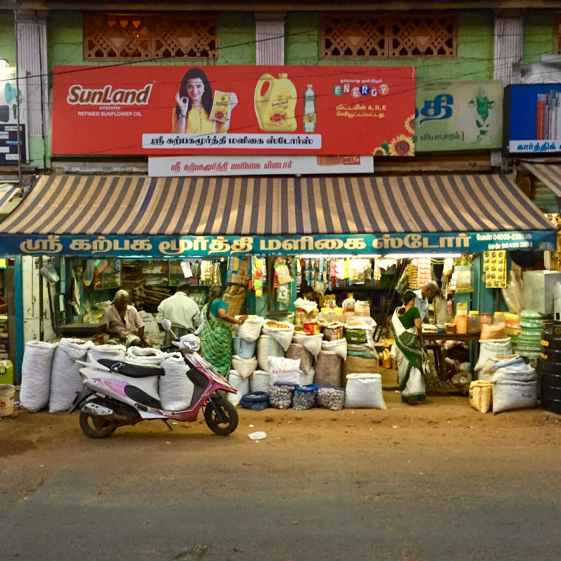 Commercial district in Karaikudi