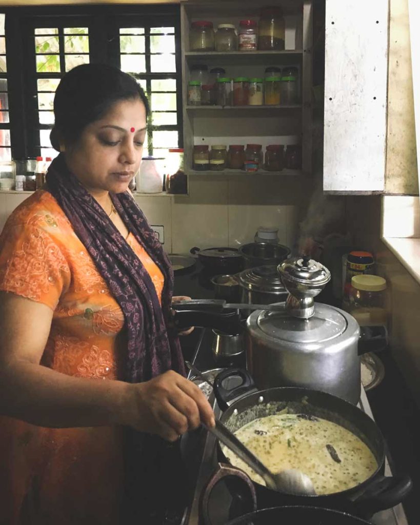 Ranjini Manon making Cherupayar Green Gram Curry